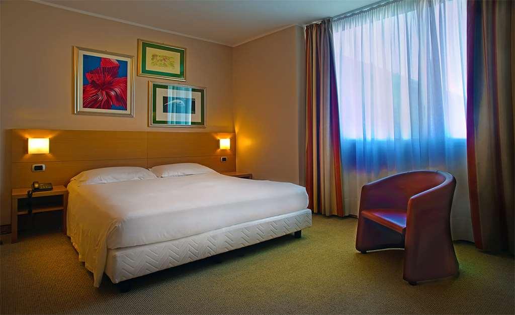Hotel Sporting Cologno Cologno Monzese Oda fotoğraf