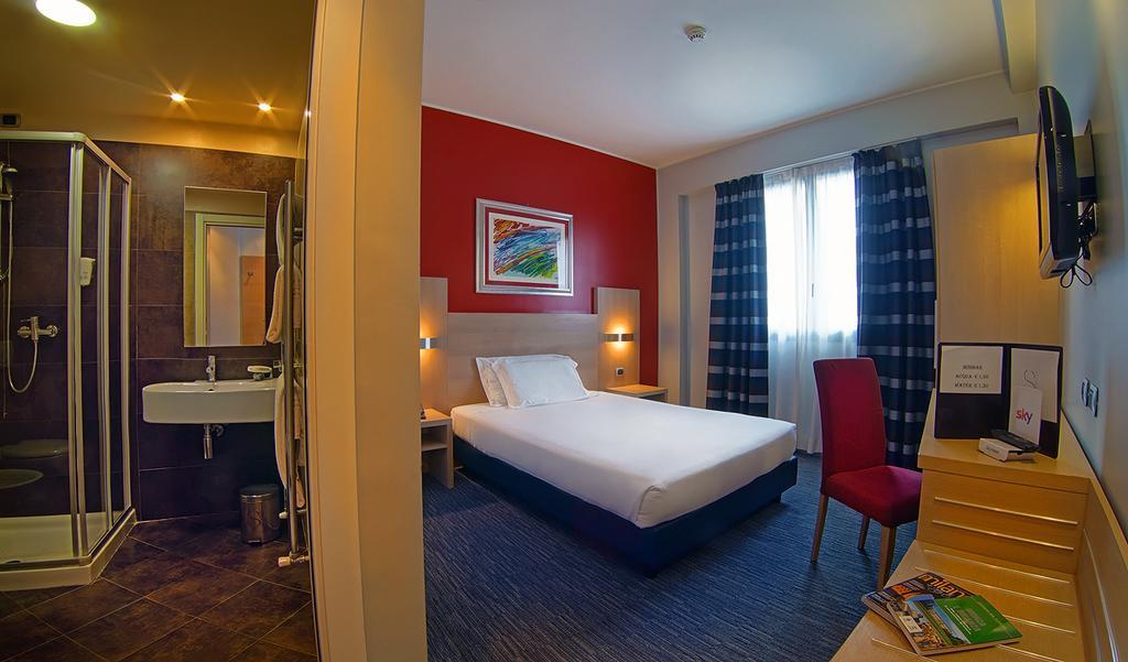 Hotel Sporting Cologno Cologno Monzese Oda fotoğraf